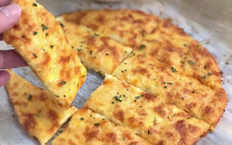 Low Carb Homemade Cheesy Garlic Bread