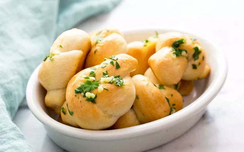 Easy Garlic Knots Recipe From Scratch